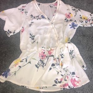 Flowwy flower blouse// ‼️MAKE AN OFFER‼️